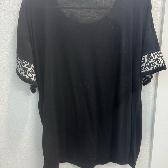 Graphic Tee with Leopard Print Sleeves - Picture 4 of 4